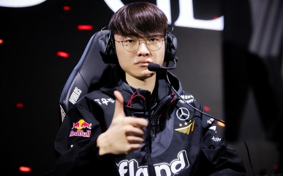 恭喜NV拿下首届英雄联盟手游艾欧尼亚杯总决赛冠军